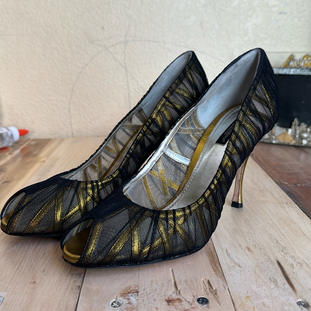 Dolce & Gabbana peep toe pumps size 40